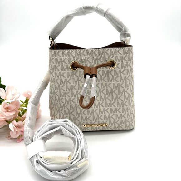 Michael Kors Handbags - Michael Kors Suri Small Bucket Messenger Shoulder Handbag - Vanilla / Gold Tone